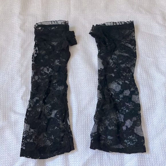 Black lace fingerless gloves - Picture 1 of 6